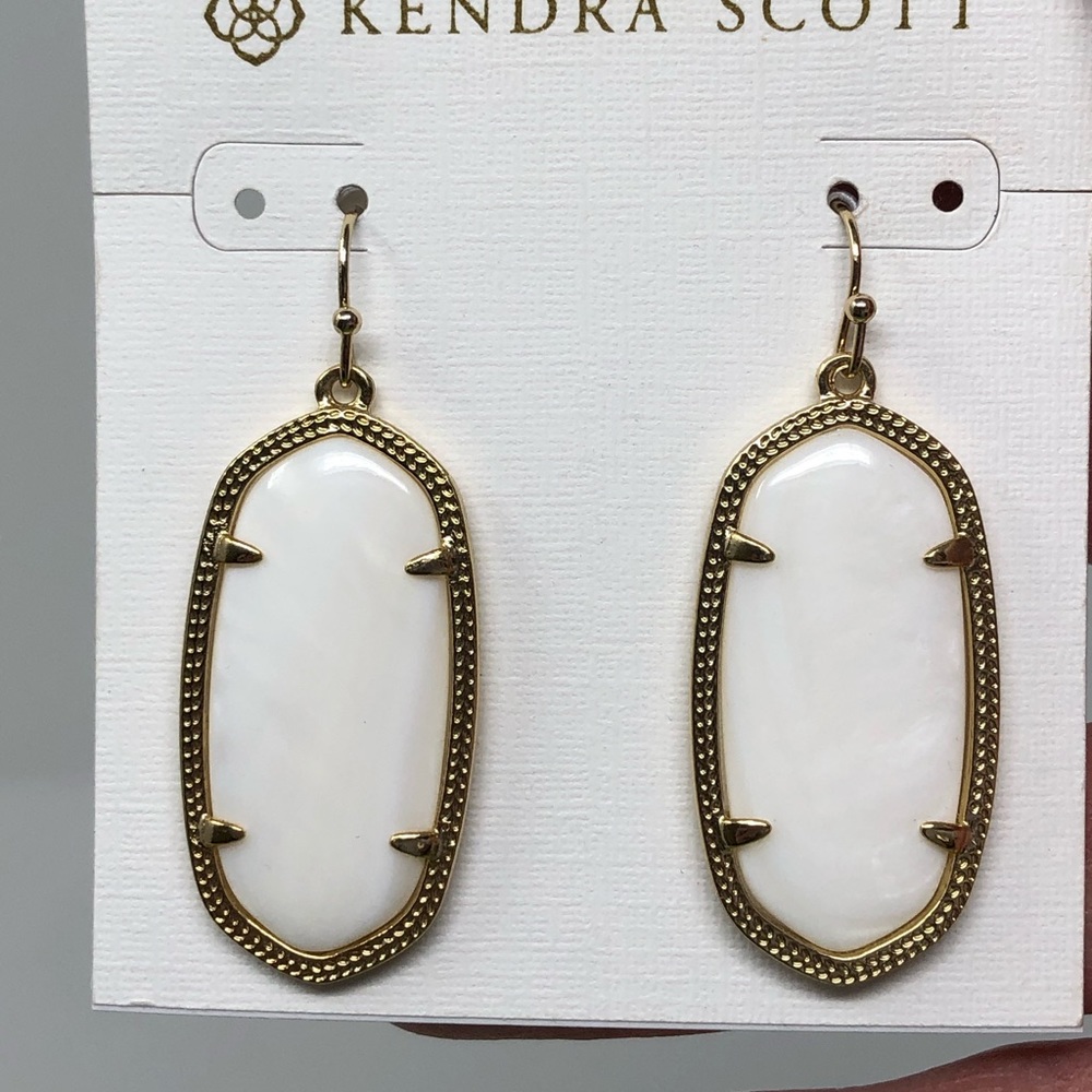 White Elle Earrings - Picture 5 of 8